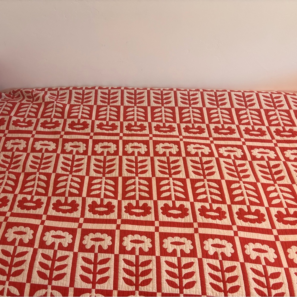 Schoolhouse - Red Stillwater floral quilt KING - Picture 3 of 3
